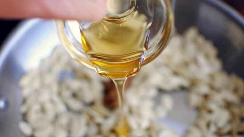 Il miele raddoppia gli effetti curativi dei semi di zucca e allevia i sintomi della prostatite